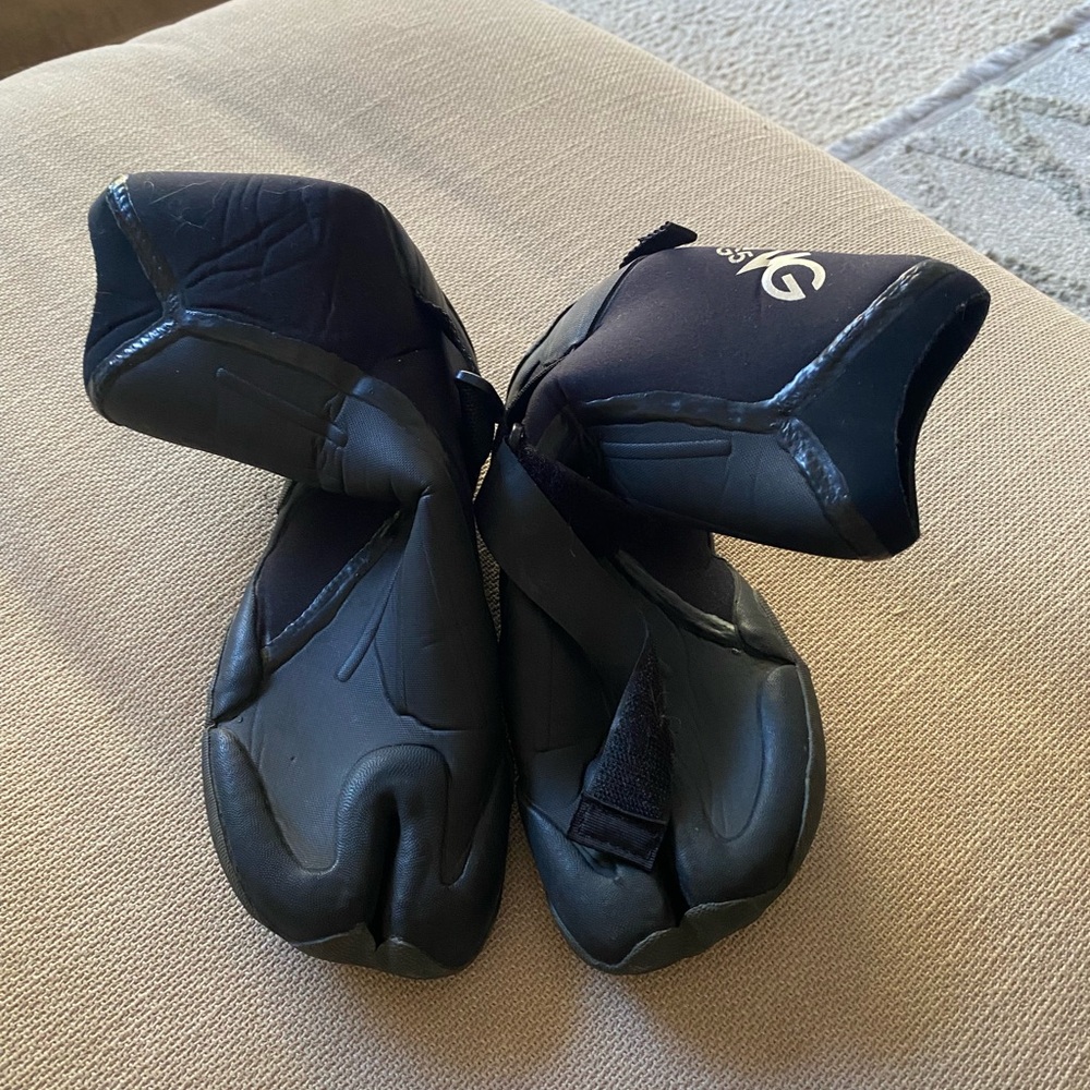 Billabong SG5 Black Split-Toe Water Shoes 7